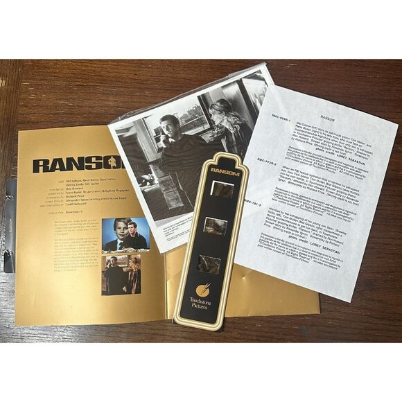 Other - 1996 Touchstone Pictures Ransom Mel Gibson Rene Russo Movie Stills Photos